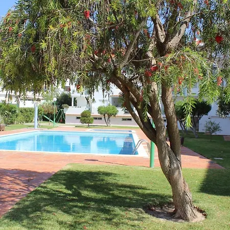 Jardim De Sta Eulalia アパート